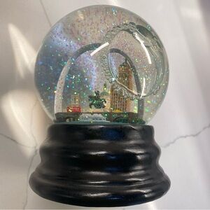 Saks Fifth Avenue St Louis Arch Black Base Snow Globe
